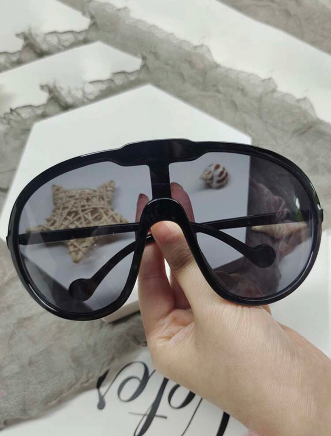 Large frame seamless sunglasses